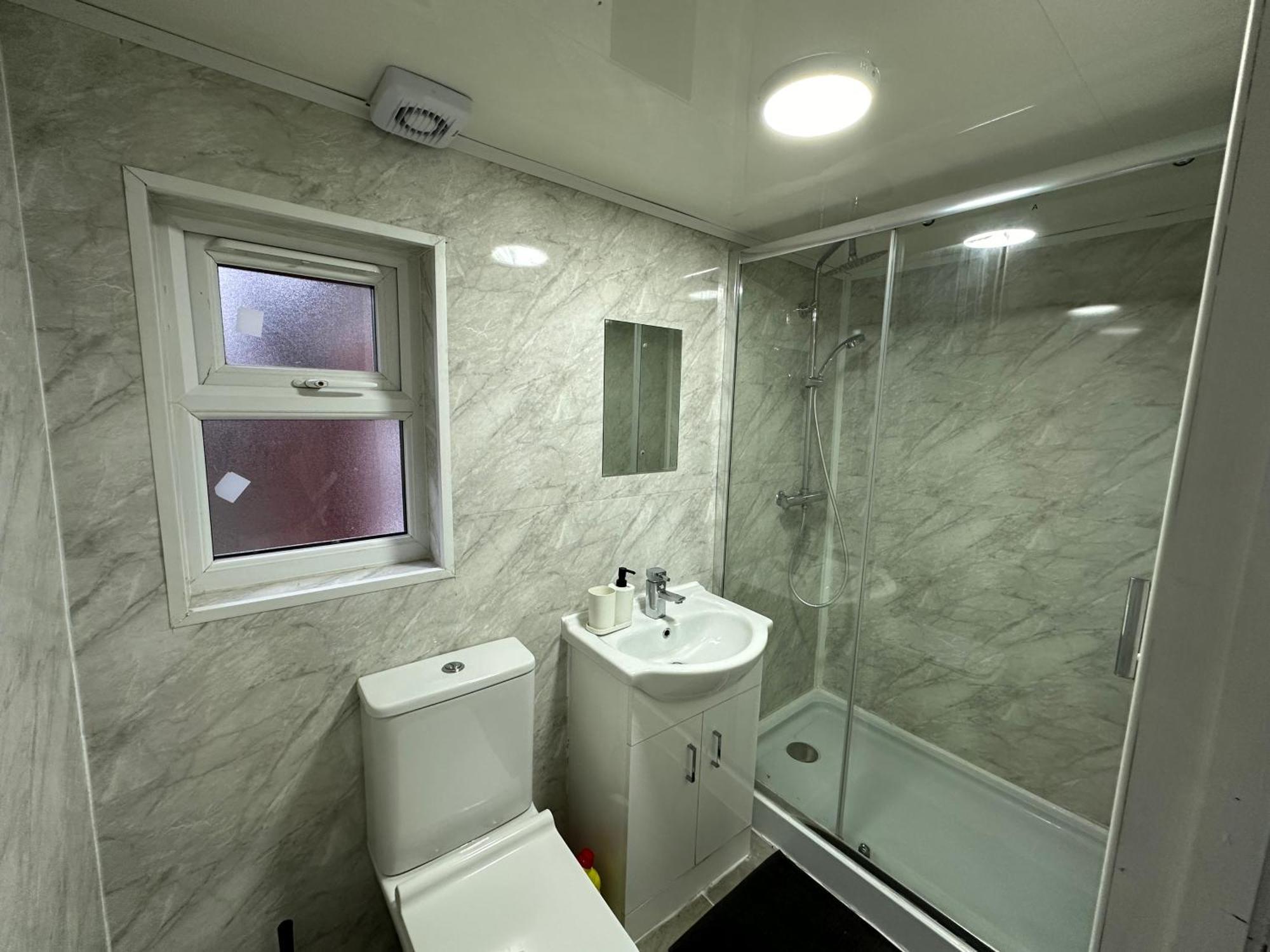 לונדון Stratford Guesthouse מראה חיצוני תמונה