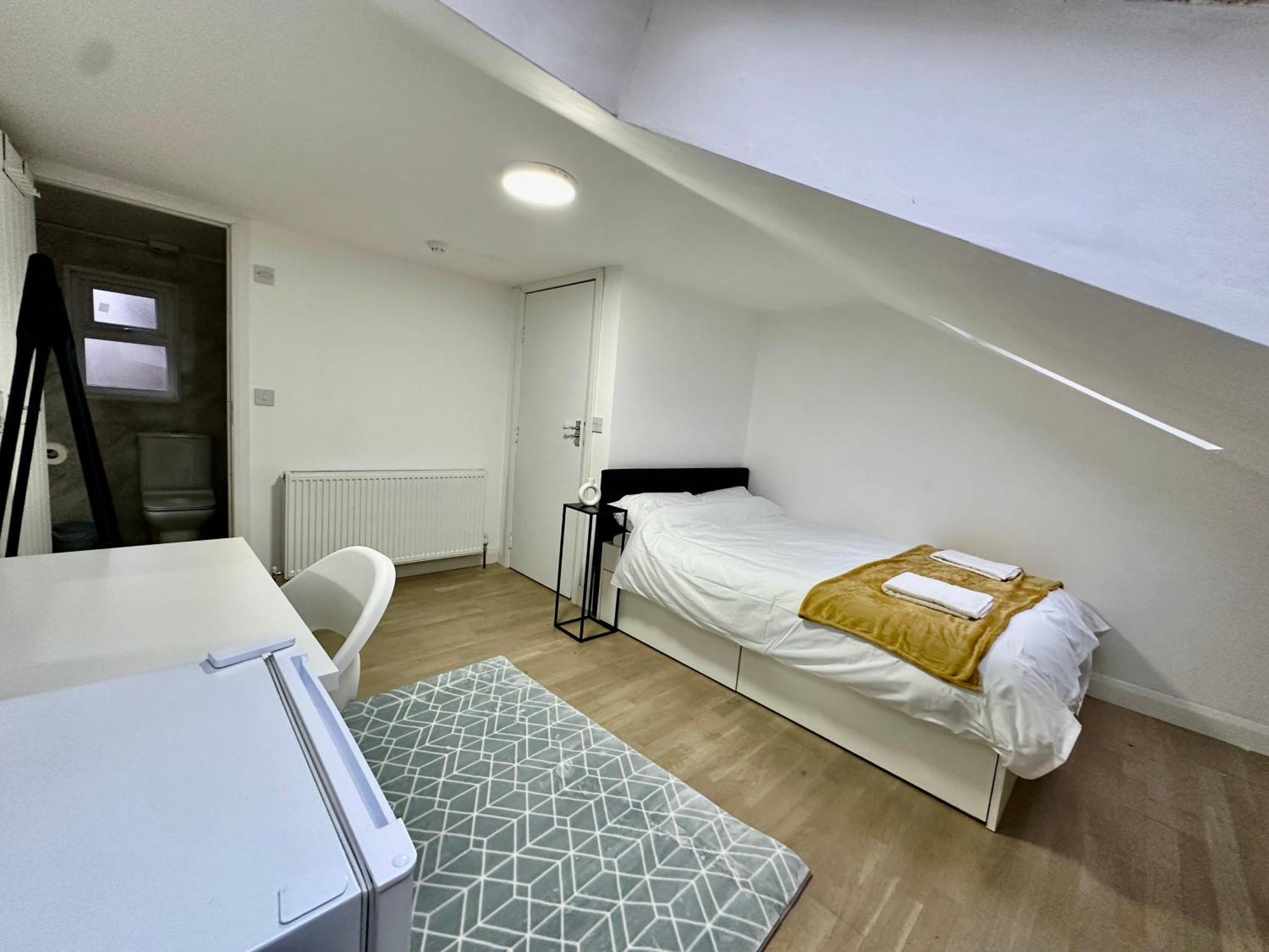 לונדון Stratford Guesthouse מראה חיצוני תמונה