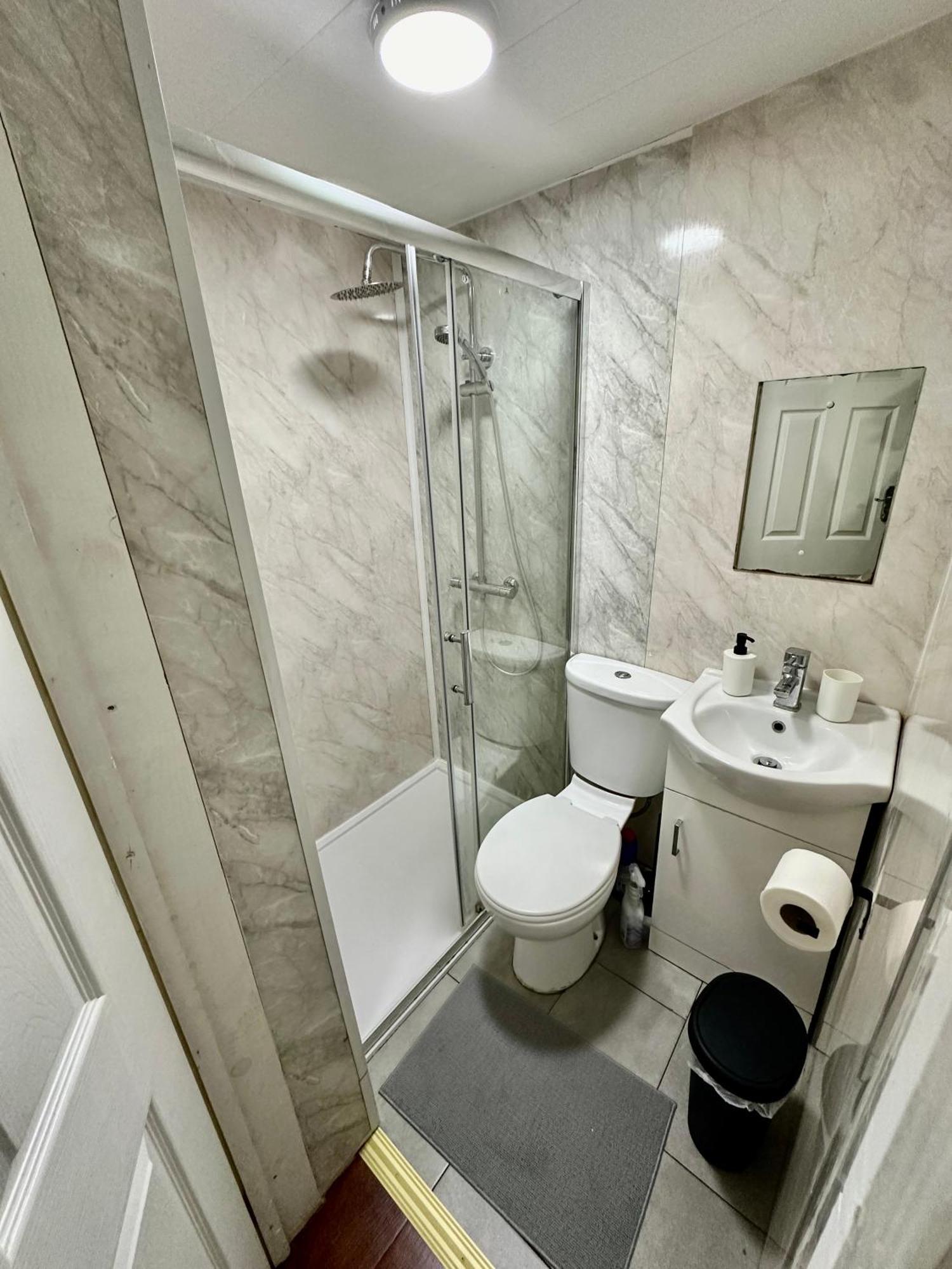 לונדון Stratford Guesthouse מראה חיצוני תמונה